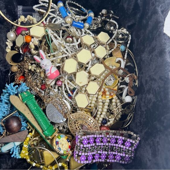 5 pound scoop of craft jewelry vintage to current for repurpose - Picture 10 of 12